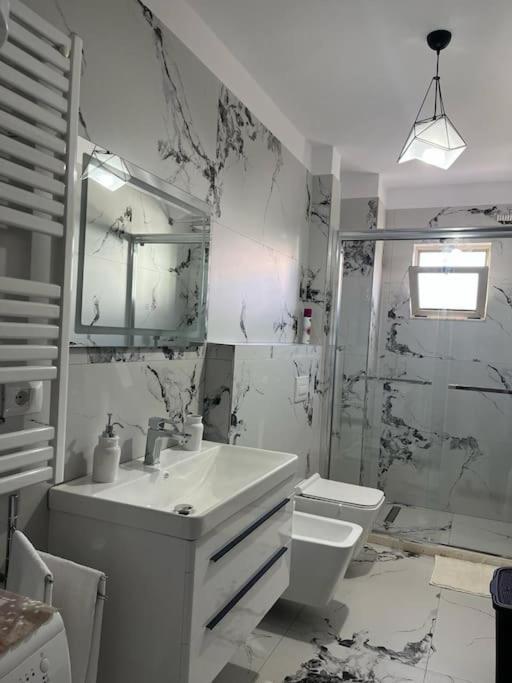 Spacious Apartment-balcony-close Bus Station-self Checkin 24hr-30 Min Airport
