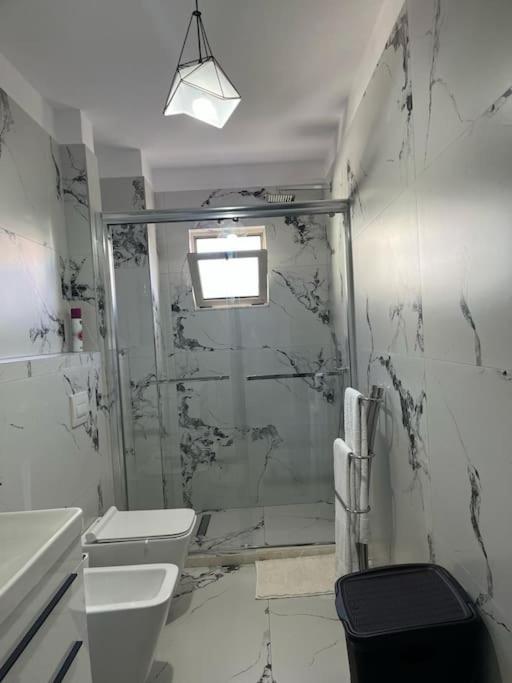 Appartement Spacious Apartment-balcony-close Bus Station-self Checkin 24hr-30 Min Airport Tirana